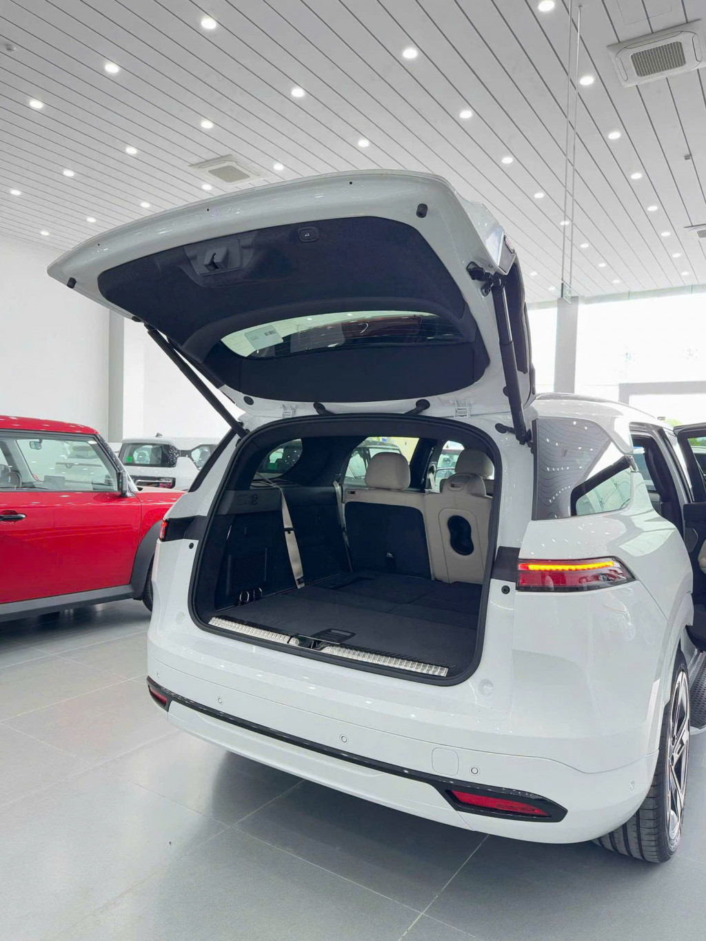 tham khảo các tính năng của xe để sử dụng