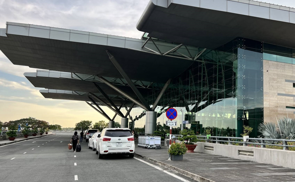 xe oto đưa khách sân bay cần thơ