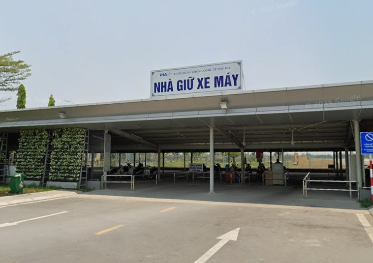 nhà giữ xe máy sân bay phú bài