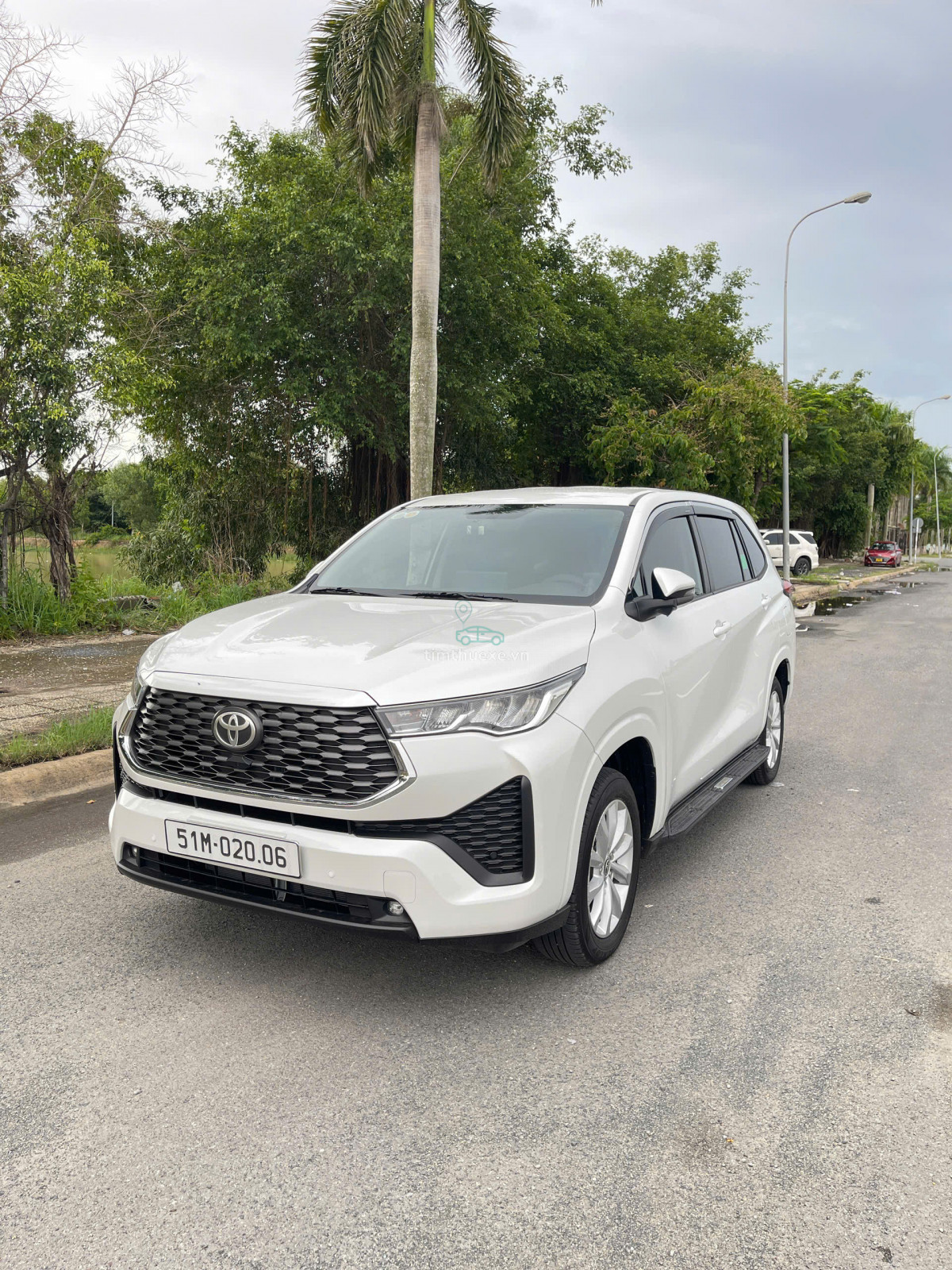 thuê xe oto có tài Toyota Innova Tân Bình TPHCM